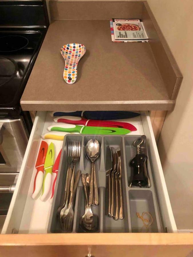 Apartment Top Floor, Spacious 5 Star In Windermere Edmonton